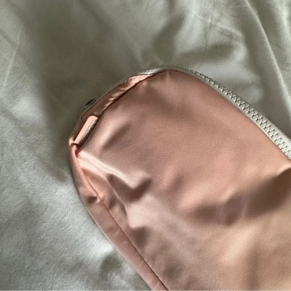 🆕🩷 Lululemon Everywhere Belt Bag Melon Sorbet - Picture 3 of 7